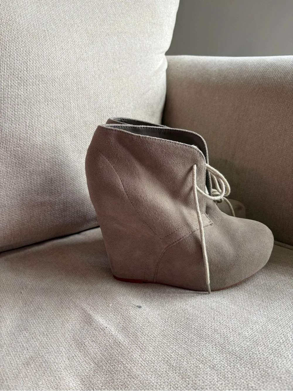 Steve Madden Gray Suede Wedge Boots | 2010s Tumblr Style